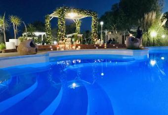 VILLA di L ABBIU ROOMS DESIGN & FOOD GOURMET EXPERIENCE has Smoking/Balcony rooms