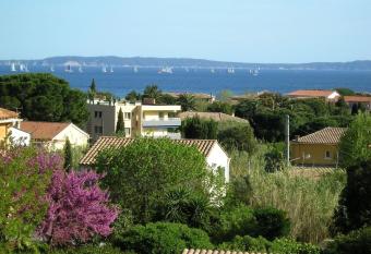 Le Lavandou St Clair allows 18 year olds to book a room