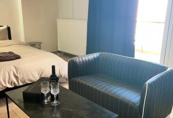 Larisa City Apartments 1 allows 18 year olds to book a room