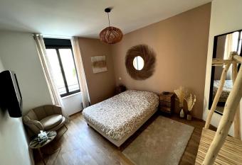Belle chambre cosy, proche centre-ville et gare allows 18 year olds to book a room