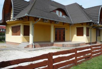 N  das T  rsash  z has Balcony rooms