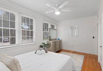 Cheerful vacation rental near river allows 18 year olds to book a room