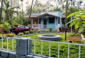 Narkar s Villa neaby beach has Balcony rooms