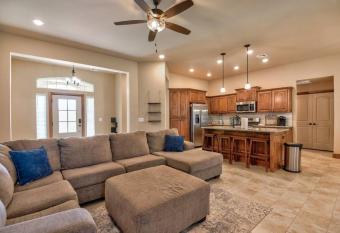 Spacious New Build 3bd/2bth Home near Route 66 has Balcony rooms