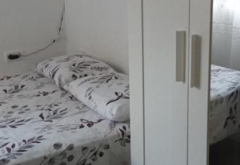 Las s  per noches allows 18 year olds to book a room