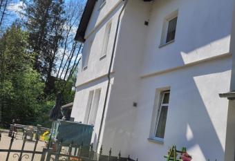 Eulennest bis 10 Personen,Fahrradkeller,W  sche,Reinigung,Parkplatz inklusive,Kurtaxe wird extra berechnet has Balcony rooms