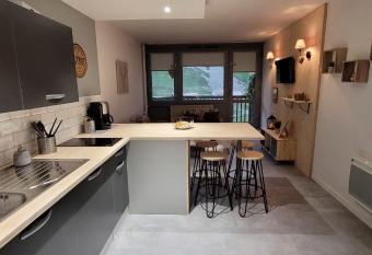 Au pied des pistes has Balcony rooms