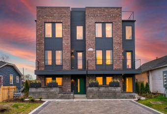 ROCK N ROLL-4 bd 3 5ba SKYLINE VIEWS 5 min to DT has Balcony rooms