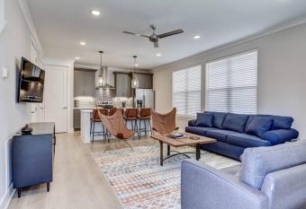 SOUTHERN VIBE Modern and Spacious 10 Min to DT has Balcony rooms