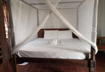 Private Furnished rooms for short stays allows 18 year olds to book a room