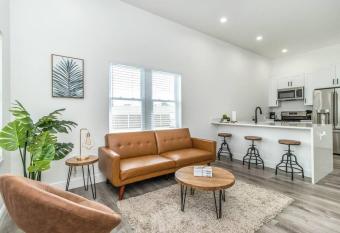 Cheerful 2-bedroom home with free parking/Wi-Fi has Balcony rooms