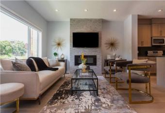 Coral Kahala-4 bedroom entire home allows 18 year olds to book a room