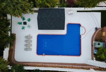 Cola   s Hideaway Pool House with Cabana & Putt-Putt has Balcony rooms