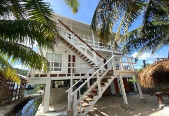 Ocean Breeze Villa Rentals has Balcony rooms