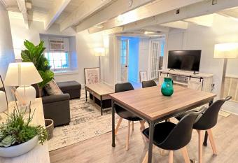 1799 Inn Harpers Ferry has Balcony rooms