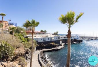 The Sea Candelaria has Smoking/Balcony rooms