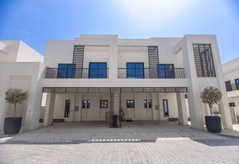 sea side luxurious 3 bedroom villa -prime location allows 18 year olds to book a room