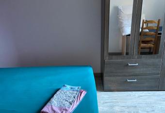 Appartement spacieux centre ville allows 18 year olds to book a room