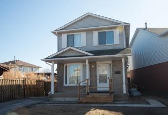 Apartment Buchanan crescent 14 minutes from Niagara Falls has Balcony rooms