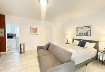 Studio Las Olas Beach - Fort Lauderdale - 5 minutes walk to beach allows 18 year olds to book a room