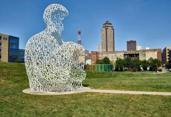 Modern 2 Bedroom Downtown Apt By Wells Fargo Arena allows 18 year olds to book a room