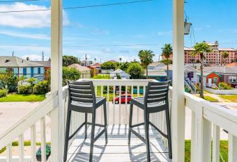 Soleil House - Unit A has Balcony rooms