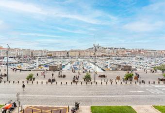 Hostel Ambassade Bretonne Vieux-Port allows 18 year olds to book a room