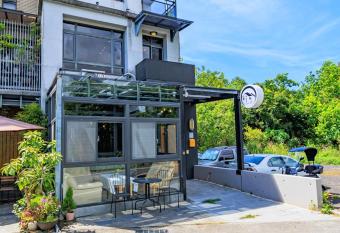 Harbour Enjoy Homestay has Balcony rooms