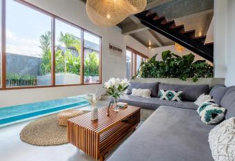 OCTO 5 - private villa, modern style, near beach allows 18 year olds to book a room