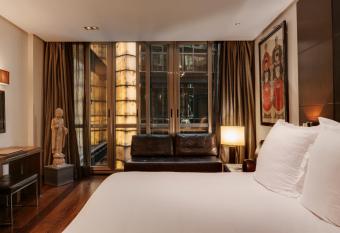 Hotel Urban,a Member of Design Hotels has rooms with a private hot tub