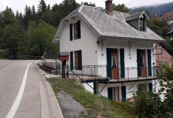 Maison du Guier au coeur du massif has Balcony rooms