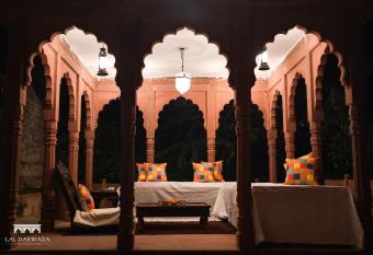 Lal Darwaza -18th Century Heritage Haveli has Smoking/Balcony rooms