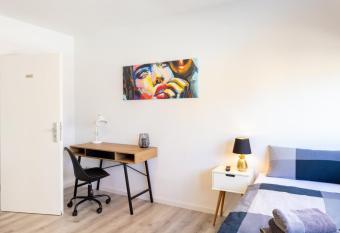 Frisch sanierte moderne Monteurzimmer allows 18 year olds to book a room