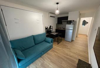 Studio    Nice avec garage allows 18 year olds to book a room