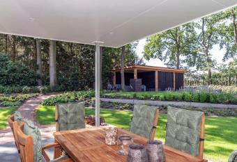 De Bosrand 55 allows 18 year olds to book a room