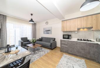 Great Flat with Shared Pool in Kepez allows 18 year olds to book a room