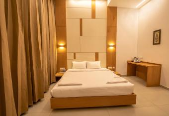 RATHNA RESIDENCY has Balcony rooms