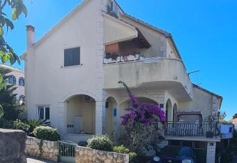 Apartmani FANI has Balcony rooms