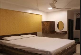 Hotel Samay Lodging & Boarding By WB Inn allows 18 year olds to book a room