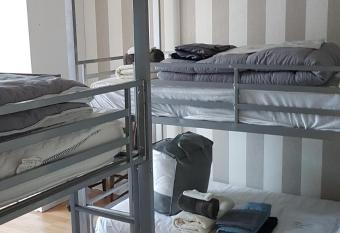 MONETTE 1 allows 18 year olds to book a room