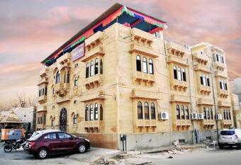 Hotel Marina Mahal with Swimming Pool has Balcony rooms