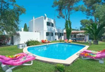 Villa Menorca has Balcony rooms