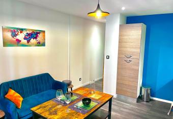 Appartement refait    neuf allows 18 year olds to book a room