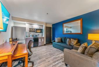 Tempe Studio Apartment 2 has rooms with a private hot tub