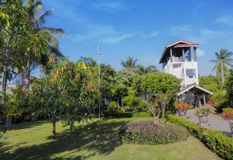 Sea breeze resort Apartments No 02 allows 18 year olds to book a room