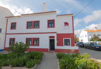 Casa da Praia allows 18 year olds to book a room