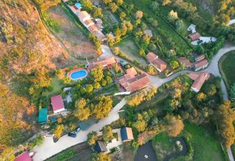 Vale da Silva Villas - Homes allows 18 year olds to book a room