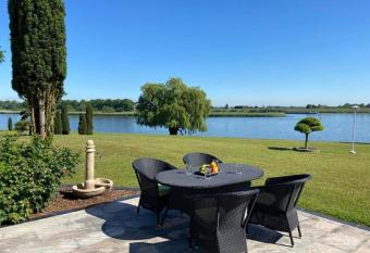 Hamburg Beach House has Balcony rooms