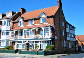 Beach Court Holiday Apartments allows 18 year olds to book a room