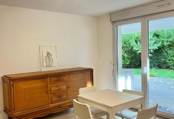 Coquebert - Grand jardin has Balcony rooms